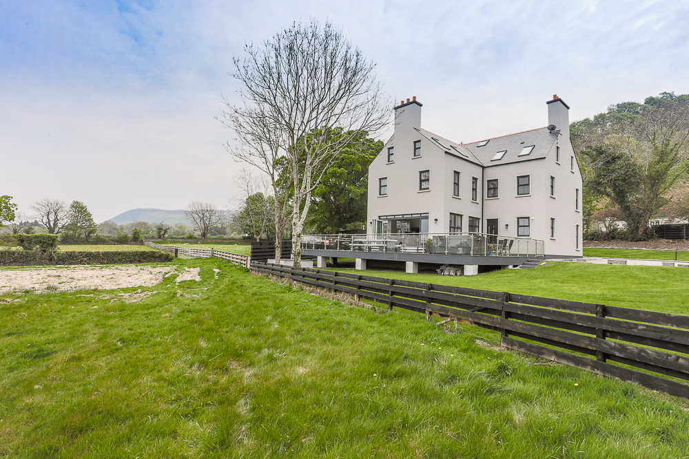 BlackGraceCowleyArborHouse21 Black Grace Cowley